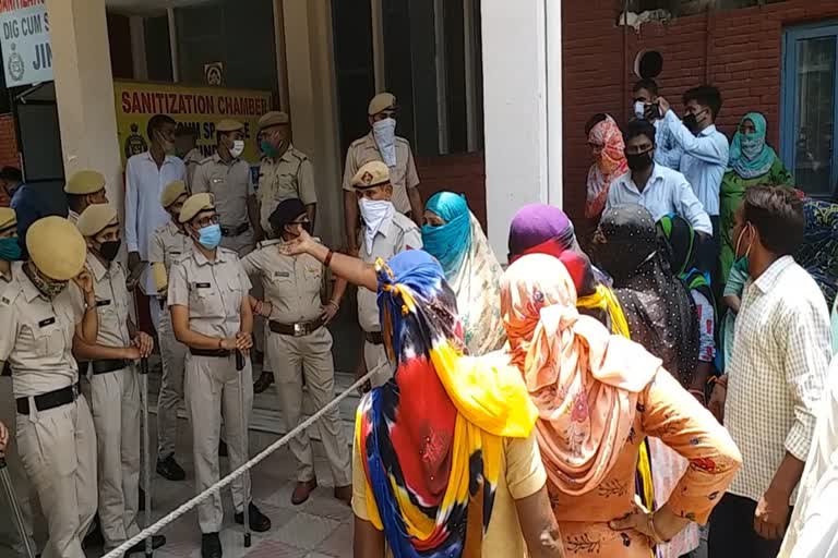 protest outside DIG office in jind