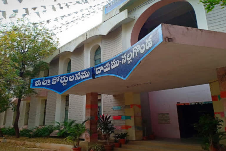 nalgonda sc, st court issue notice to director ramgopl varma