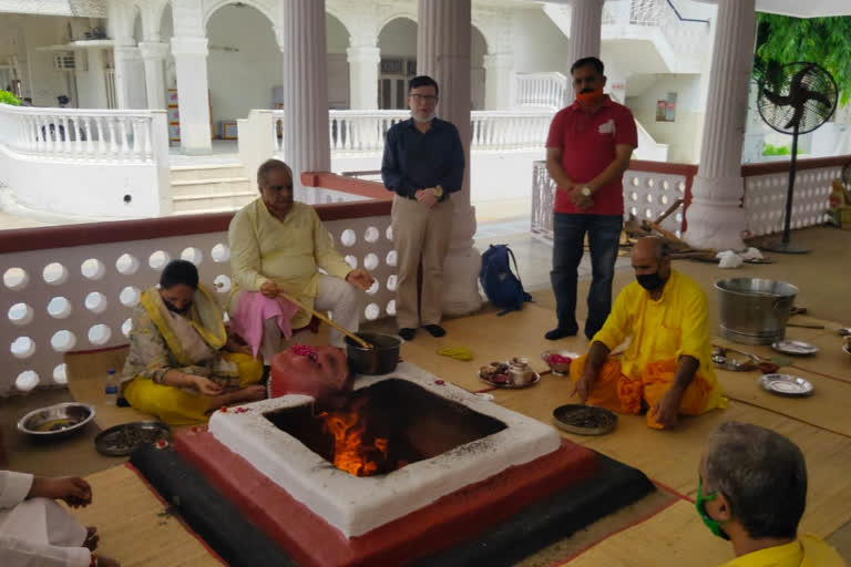 chhatarpur temple decorated for ram mandir bhumi pujan in delhi