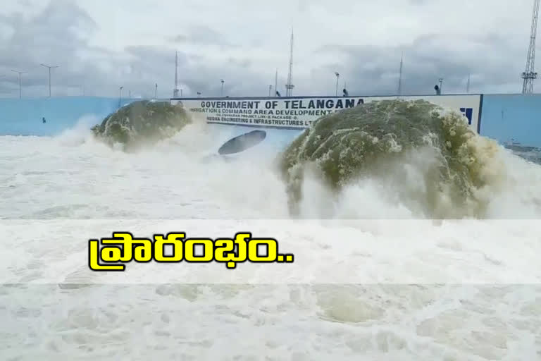 మూడు భారీ పంపులతో గోదావరి నది జలాల ఎత్తిపోతలు