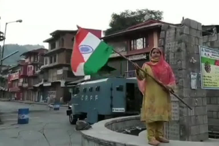 BJP leader hoists tricolour