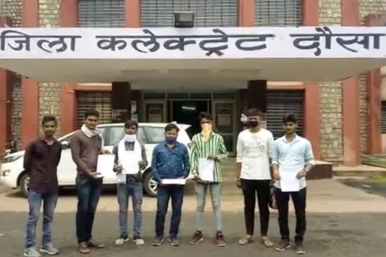 Paramedical students promoted in class, पैरामेडिकल छात्रों को कक्षा में क्रमोन्नत