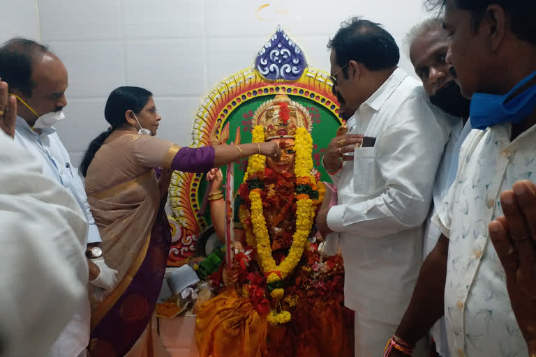 idol prestige happened in kusarlapudi sri maridimamba temple in visakha district