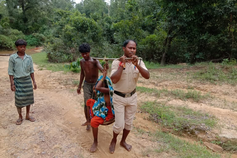 Pregnant woman carried on cot for 2 km in Chhattisgarh village