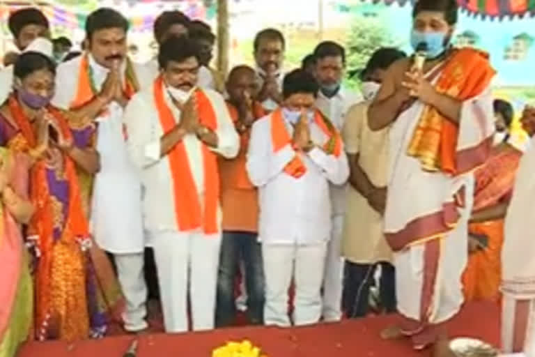 bjp mp soyam bapurao involved the worship of hanuman idol inauguration at adilabad