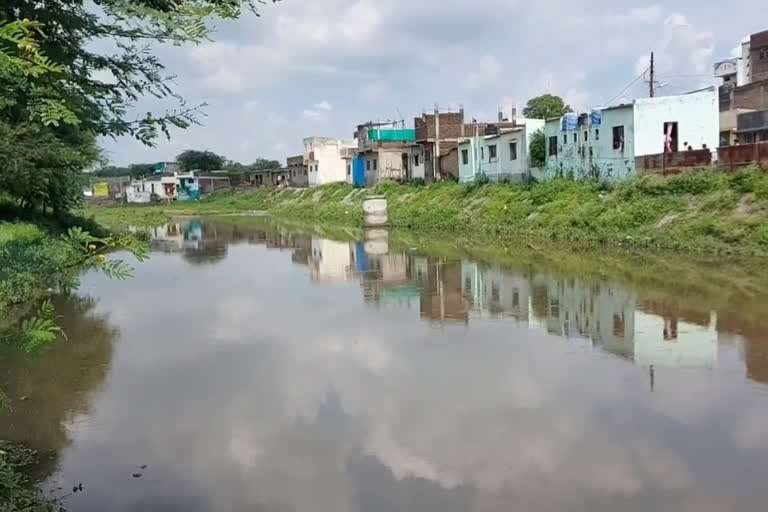 Due to heavy rains, the level of Hersol pond increased