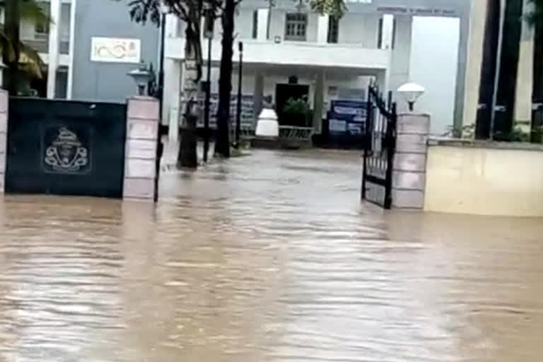 Heavy rain fall in chikkodi