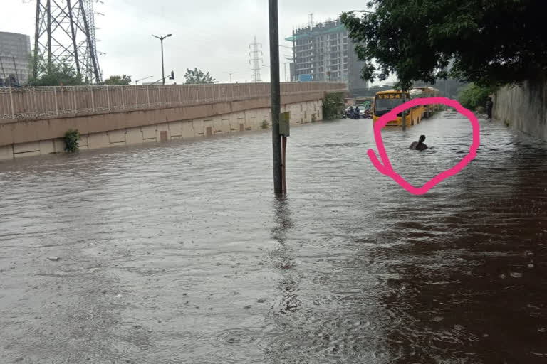 mumbai news  mumbai latest news  mumbai breaking news  mumbai manhole news  mumbai rain news  मुंबई बातमी  मुंबई पाऊस बातमी  मुंबई मॅनहोल बातमी  मुंबई पोलीस बातमी  मुंबई मुसळधार पाऊस बातमी