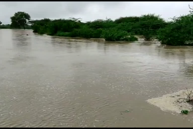 ಹಳ್ಳಿಗಳಿಗೆ ಬೆಣ್ಣೆ ಹಳ್ಳದ ದಿಗ್ಬಂಧನ