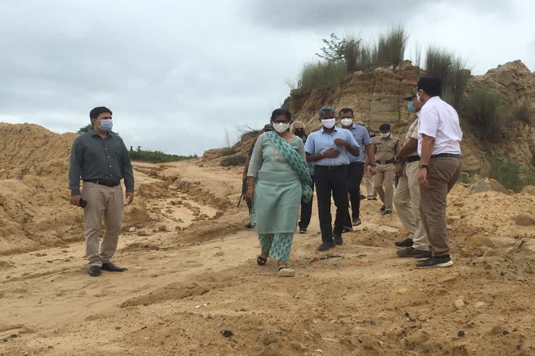 collector-takes-action-against-illegal-sand-miners-in-korba