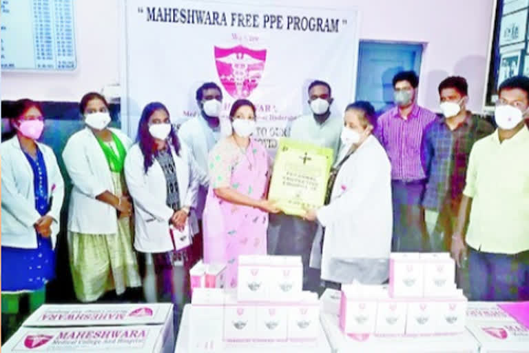 ppe kits distribution by the maheshwara medical collage to the mgm hospital junior doctors in warangal