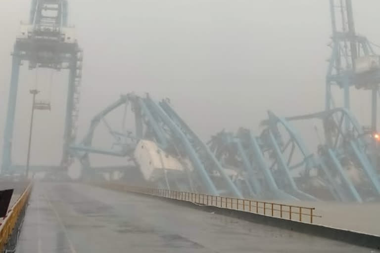 three jnpt cranes crashes  in uran of raigad district