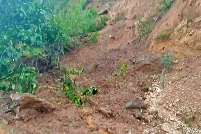 Kodagu district  Landslide in Kodagu  Karnataka news  Six missing  house washes away in landslide  കൊടക് വാര്‍ത്തകള്‍  ബ്രഹ്മഗിരി മല  മണ്ണിടിച്ചില്‍  കര്‍ണാടക വാര്‍ത്തകള്‍  മഴ വാര്‍ത്തകള്‍