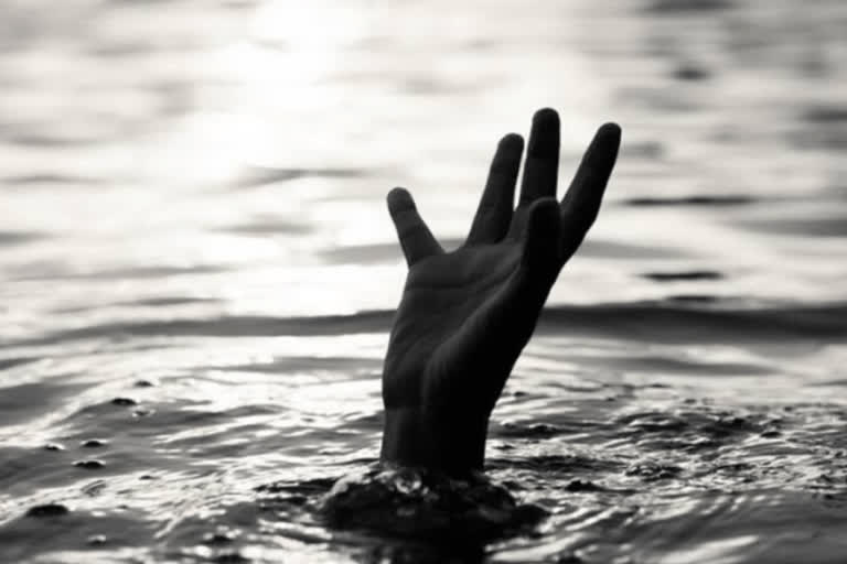 boat capsized in maharajganj