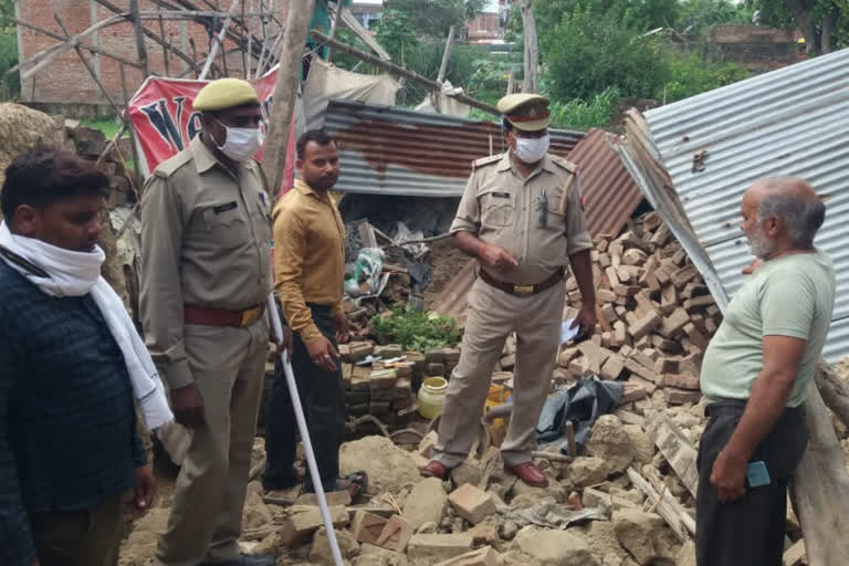 house collapse in kannauj