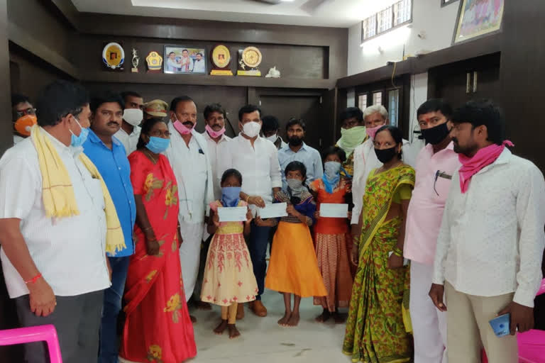 thungathurthy mla gadari kishore kumar donate to orphans