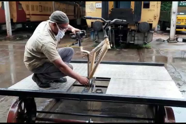 The invention of a bicycle pedal trolley by Southwest Railway staff