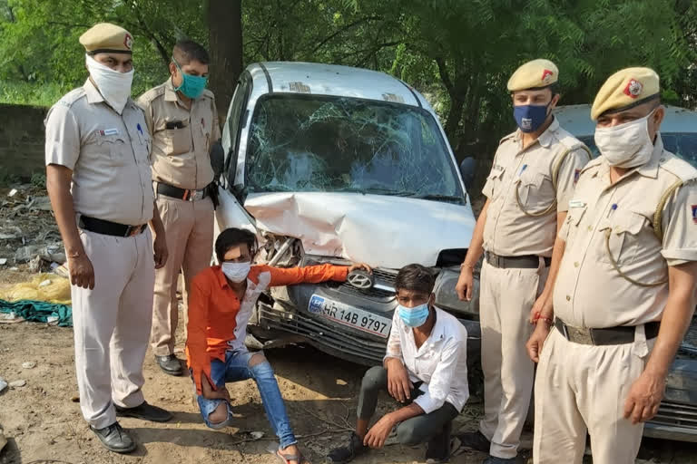 five people injured when car full with illegal liquor collide with other car at mundka