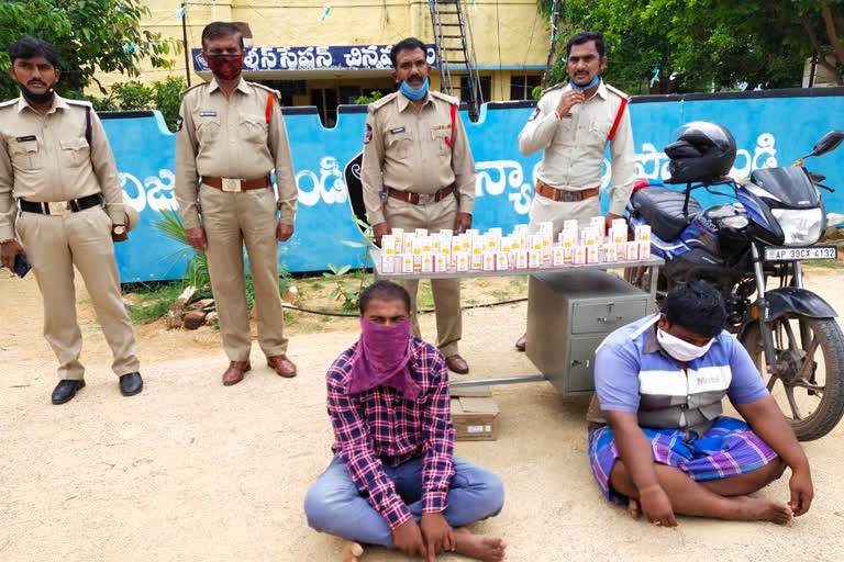 Karnataka liquor confiscation at the border