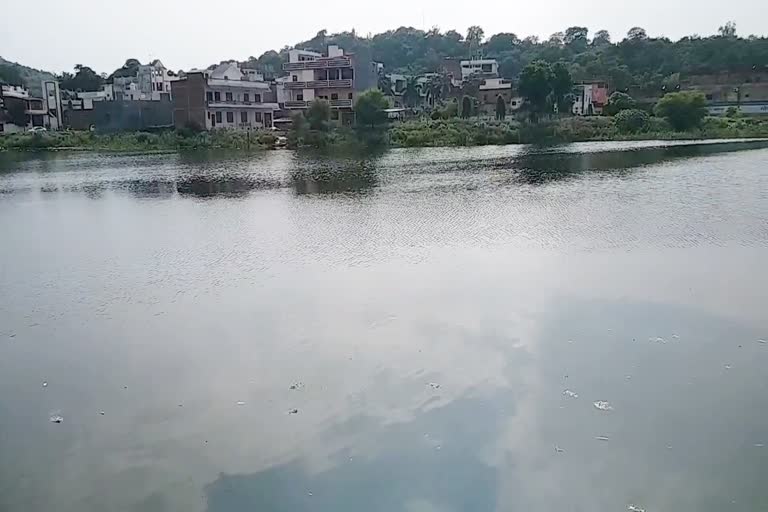 Young man suicide by jumping in a pond