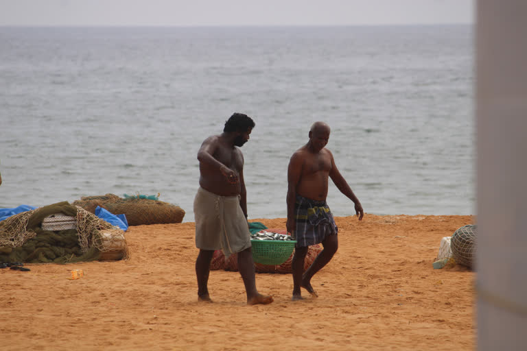 The fishing ban  മത്സ്യബന്ധനനിരോധനം  മത്സ്യബന്ധനം  fishing