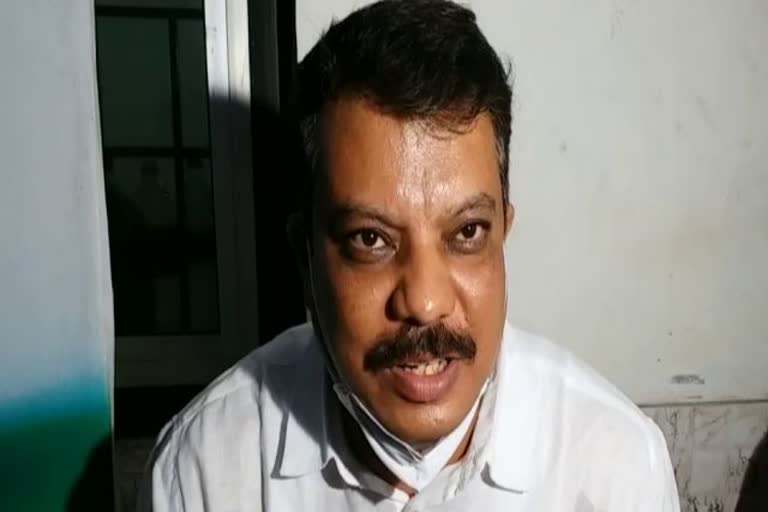 congress leader Umang Singhar leave for Delhi from Jharkhand, news of Congress leader Umang Singhar, congress leader umang singhar violating lockdown rules in ranchi, कांग्रेस नेता उमंग सिंघार दिल्ली से झारखंड के लिए रवाना, कांग्रेस नेता उमंग सिंघार की खबरें, रांची में लॉकडाउन के नियमों का उमंग सिंघार ने किया उल्लंघन