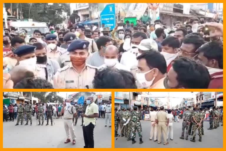 Road block by Hindu surakhya samiti at Umarkote