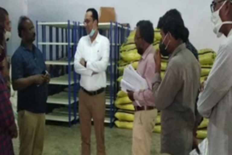 agros md visits rythu hub and rythu barosa centre at kadiri in ananthapur