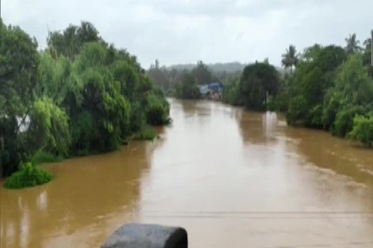 rains pound Kerala waterlogged areas flood Kerala rains Kerala floods கேரள வெள்ளம் இடுக்கி நிலச்சரிவு கேரளா சுகாதாரத் துறை அமைச்சர் கே.கே. சைலஜா