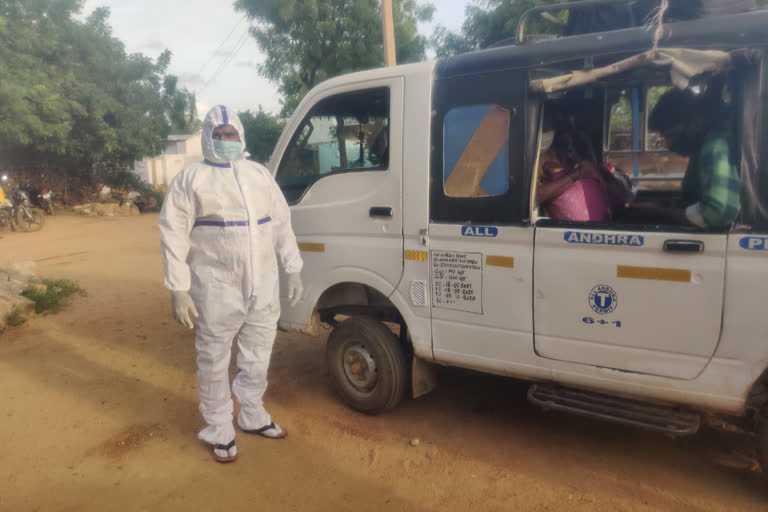 anantapur dst urvakonda  auto driver transport corona patients to hospital with free of coast