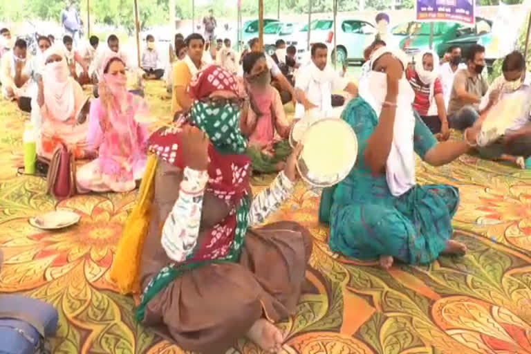 pti teacher family started protest in sirsa