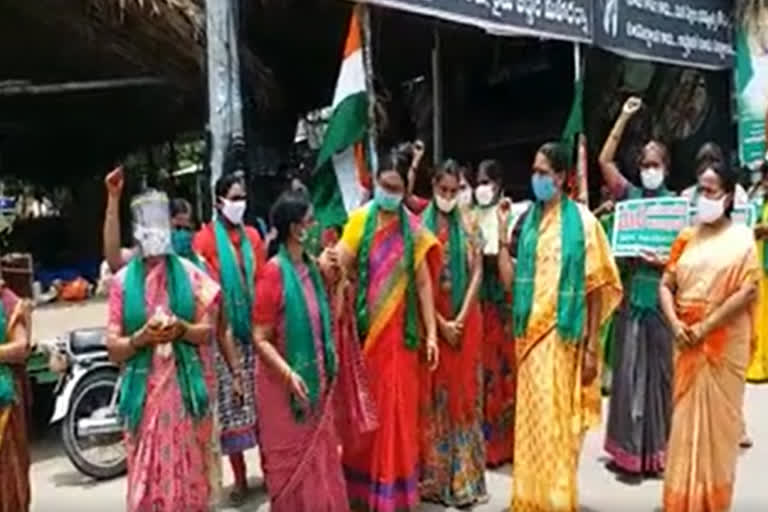 womens protest at tulluru