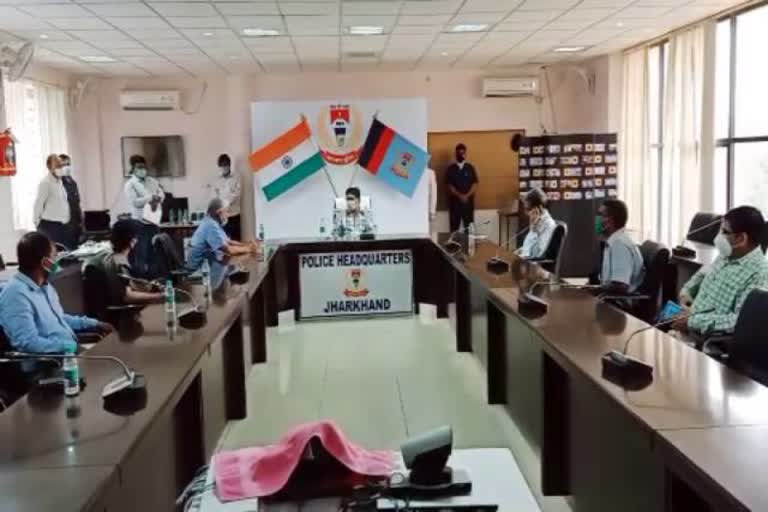 CM Hemant Soren held meeting at Jharkhand Police Headquarters, CM Hemant Soren visit Jharkhand Police Headquarter, news of Jharkhand Police Headquarter, सीएम हेमंत सोरेन ने झारखंड पुलिस मुख्यालय में की बैठक, सीएम हेमंत सोरेन ने झारखंड पुलिस मुख्यालय पहुंचे, झारखंड पुलिस मुख्यालय की खबरें