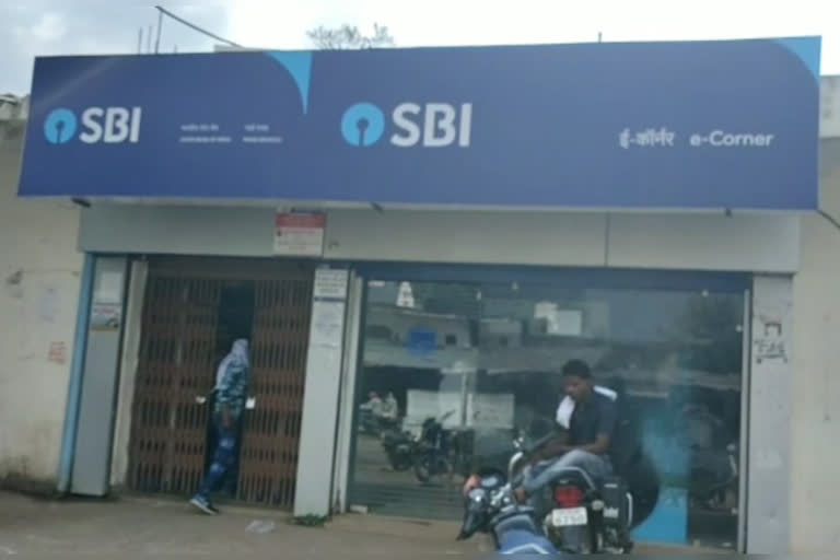 The post of SBI branch manager was vacant in Powai