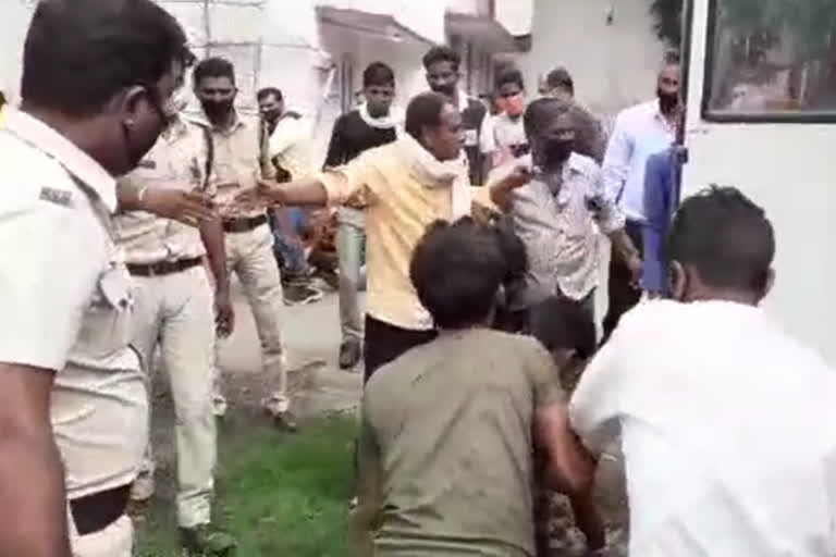 Son sitting in the room with the corpse of the mother in Ratlam