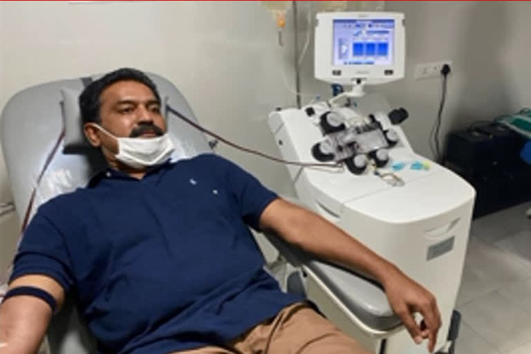 bode prasad gives plasma to government employee in vijayawada