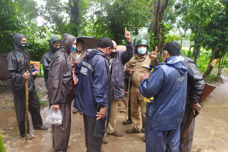 forest ranger  chasing the tiger  കടുവ  വനപാലകനെ ആക്രമിച്ചു  പുൽപ്പള്ളി