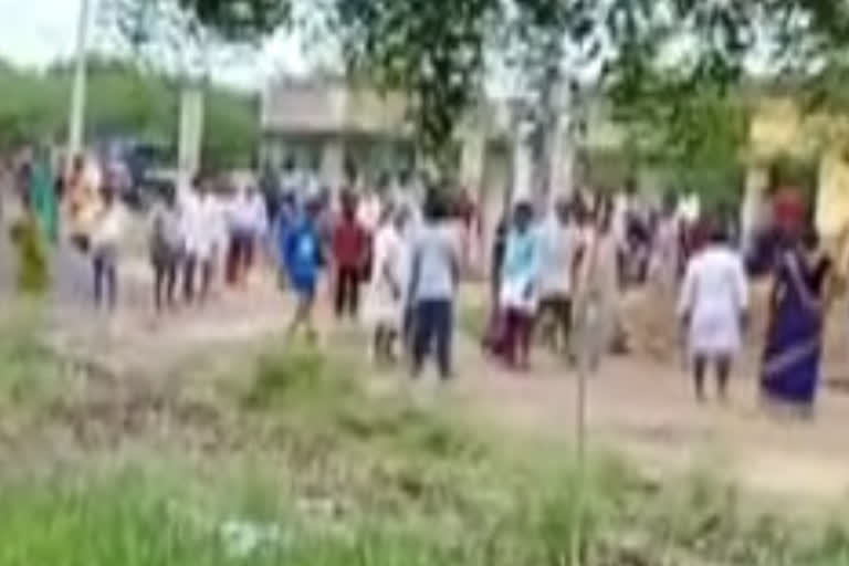 dispute between ycp followers in pitapuram at prakasam district