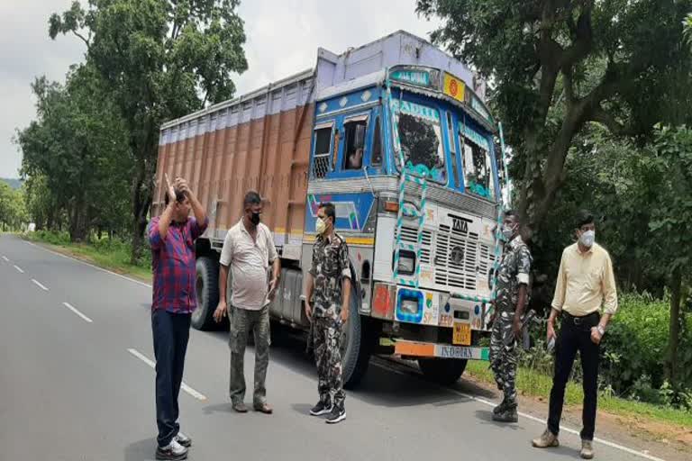 Four truck seized in Dumka