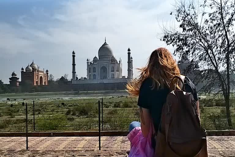 people can see the taj mahal from view point at agra