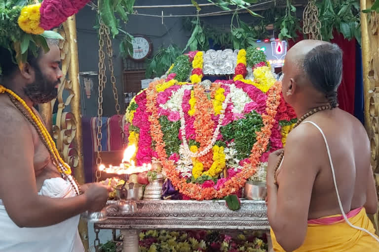 sravana friday special pooja at yadagirigutta temple