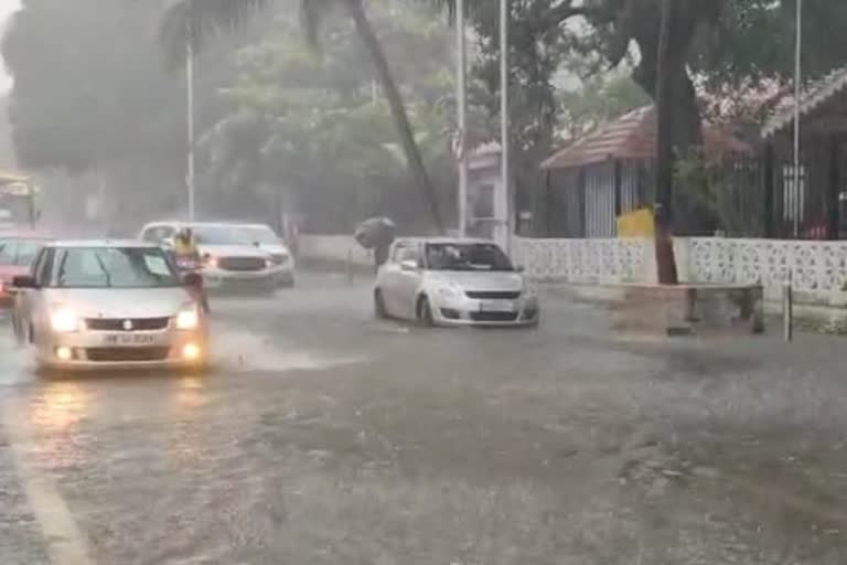 heavy raining in mumbai