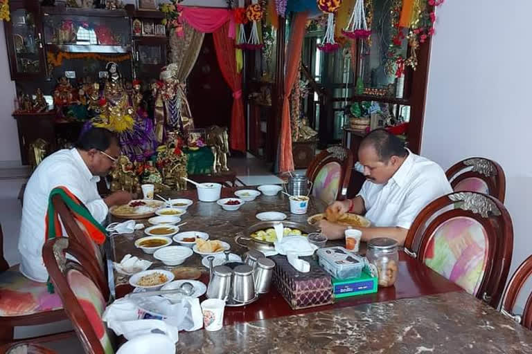 Somu Veerraju meets Kanna Lakshminarayana