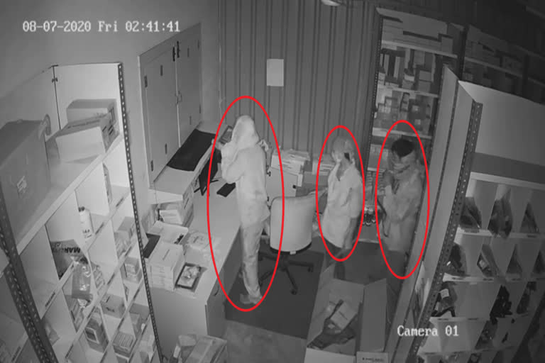 three masked accused stealing in showroom