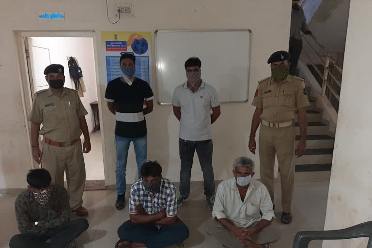 porbandar miyani police arrested thee person