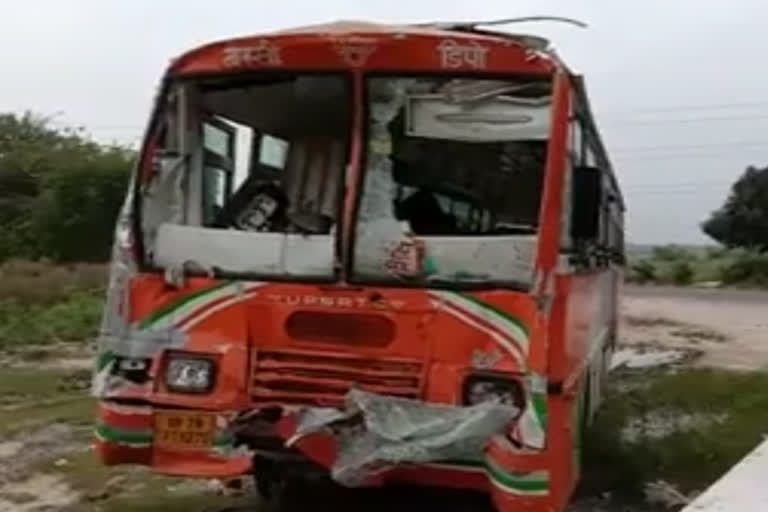 a bus runs into petrol pump wall in Uttar Pradesh