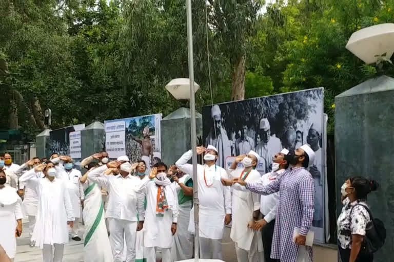 flag hosting at delhi congress office on quit india movement 78th anniversary