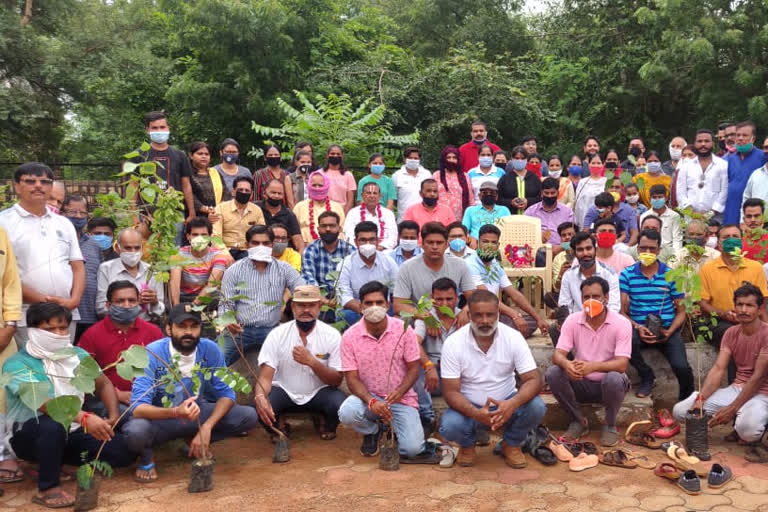 plantation-program-organized-in-memory-of-shivam-sharma