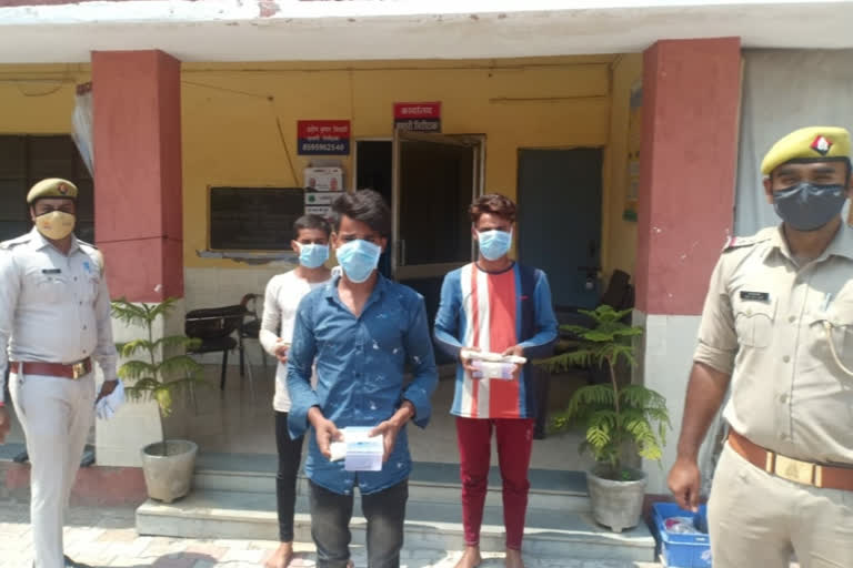 surajpur police arrested three crooks involved in robbery and theft cases in greater noida