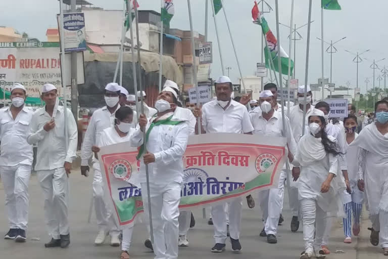 कांग्रेस ने निकाली रैली, Congress holds rally